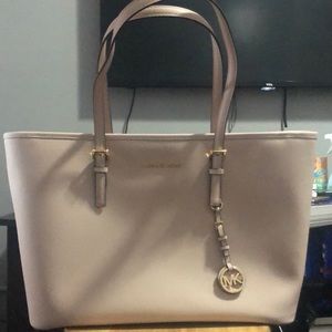Michael kors jet set travel bag